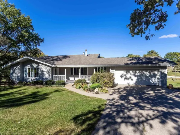 309 S Pioneer Dr, Long Grove, IA 52756