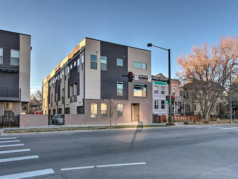 2065 N Downing St #7 — Photo 24