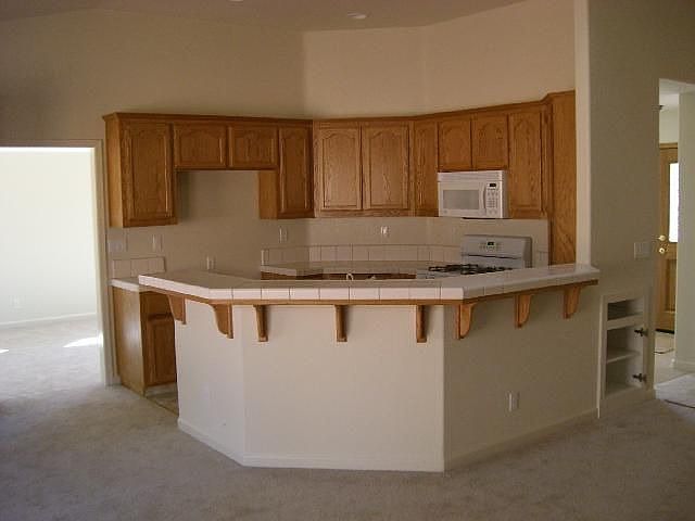 2nd image of 225 Horizon Cir