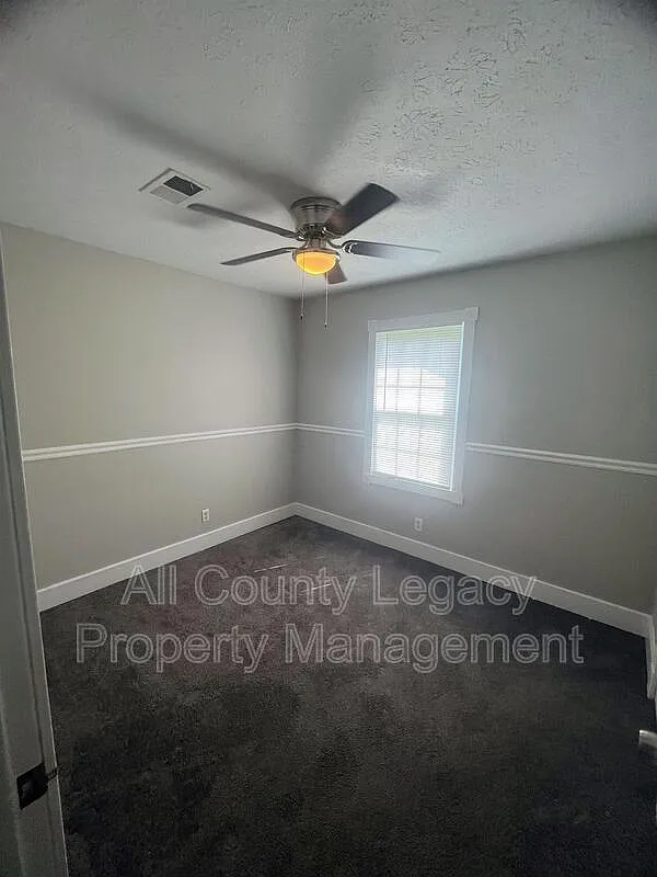 4 bed, 2.0 bath, 1300 sqft, $1,795 — Photo 4