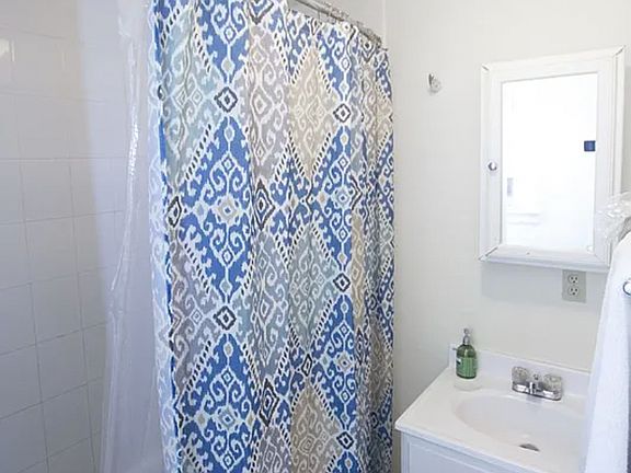 4th image of 175 Thompson St APT 23