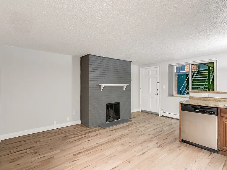 222 Logan — Photo 39