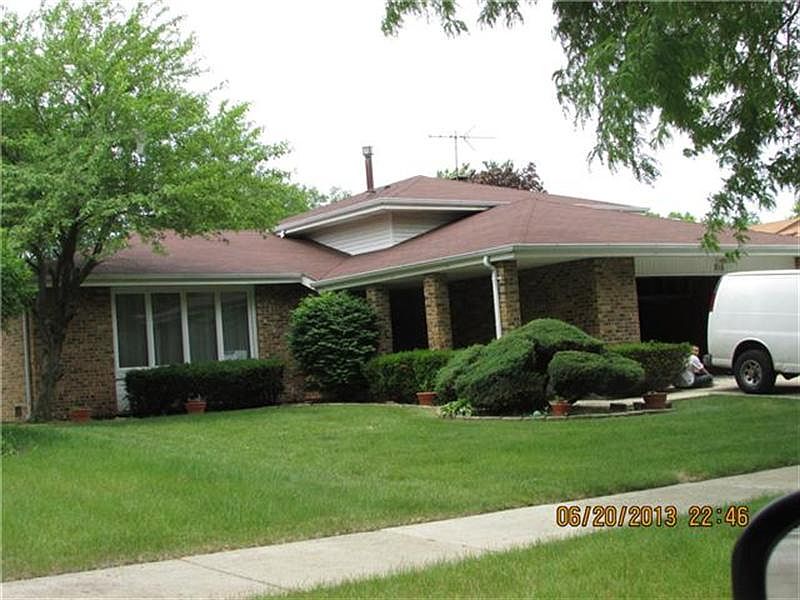 2nd image of 810 Campus Ave