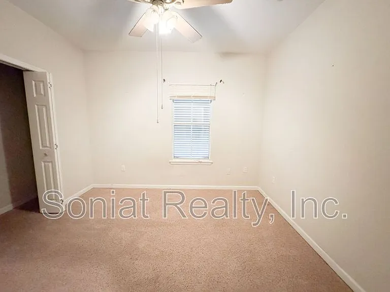 3320 N Prieur St — Photo 8