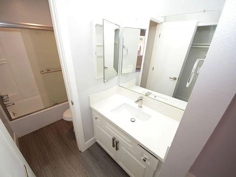 Pier Apartments — Photo 9