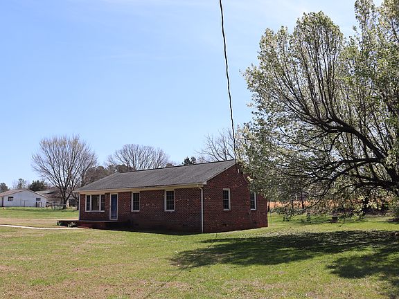 3rd image of 3081 Mountain Rd