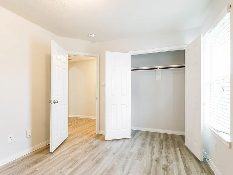 21718 Martin Grove Ct — Photo 14
