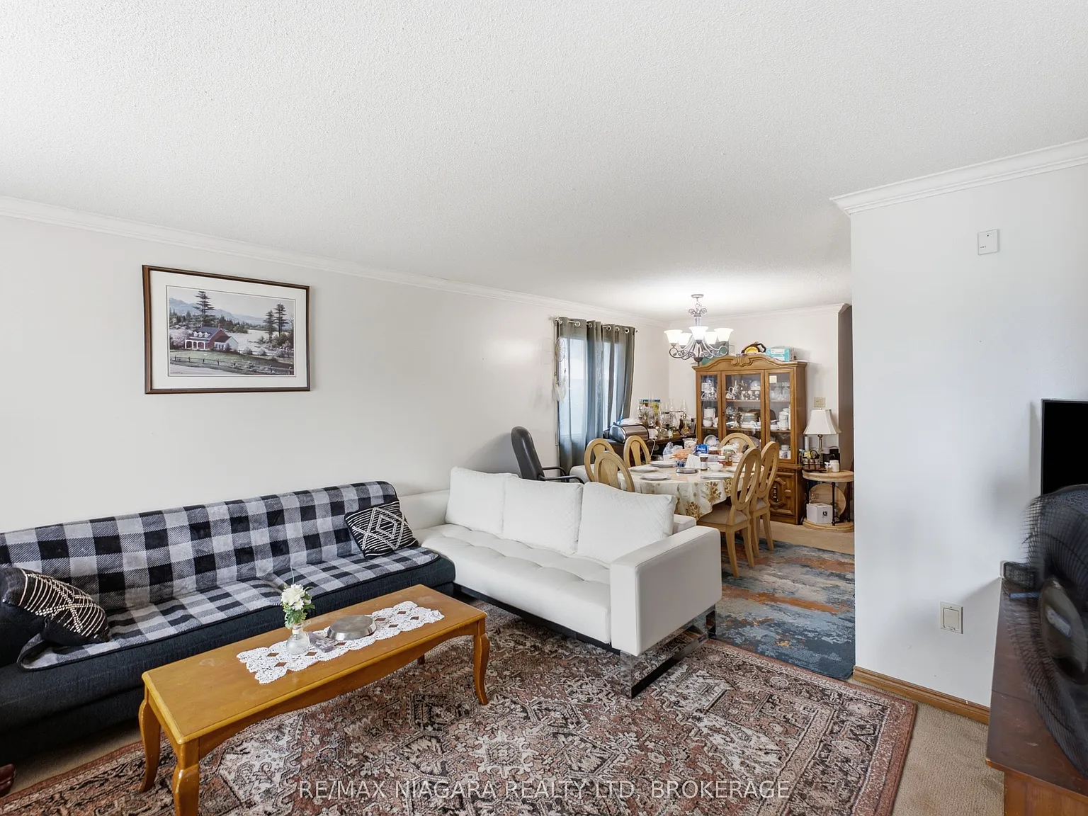 3 bed, $2,400 — Photo 3