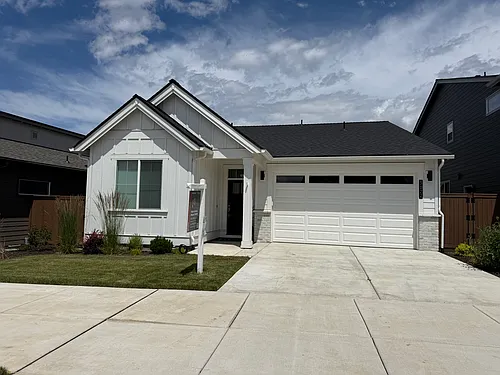 3022 NE Nipper Dr Photo 1