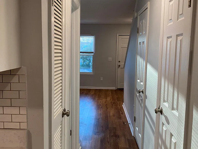 290 Fleming Rd #C — Photo 2