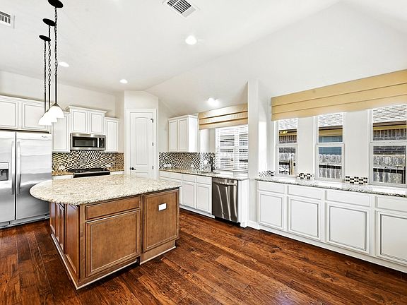 5th image of 128 Summer Pointe Dr