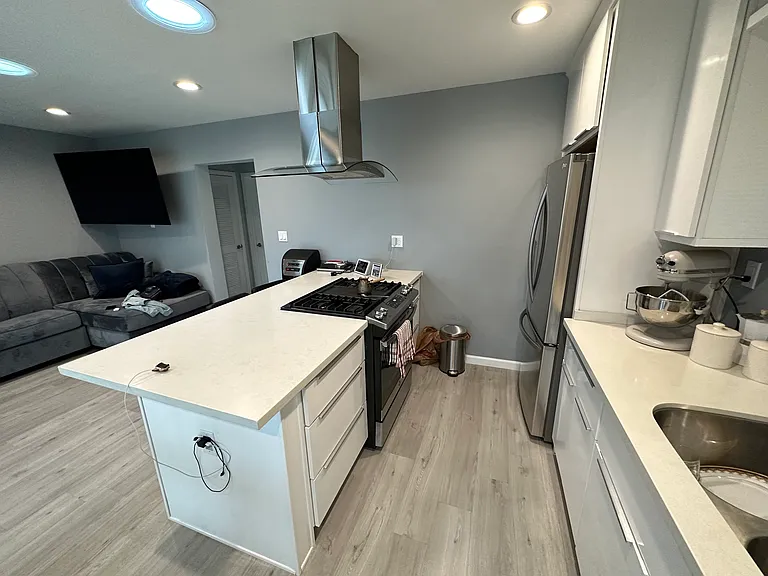 1312 Thompson Ave — Photo 10
