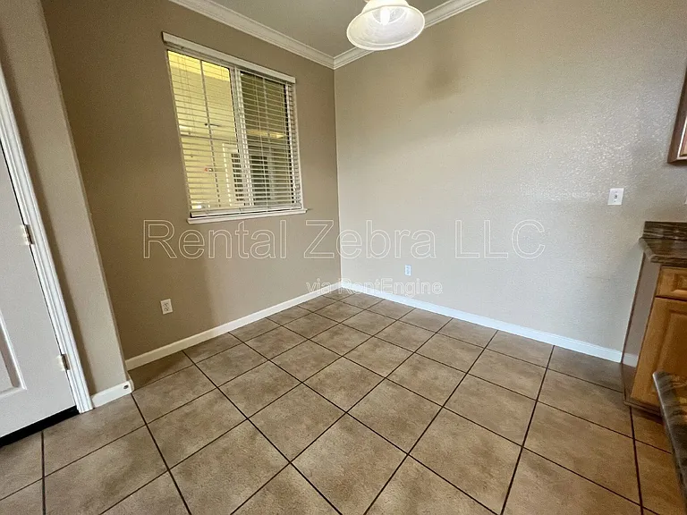1360 Shady Ln — Photo 4