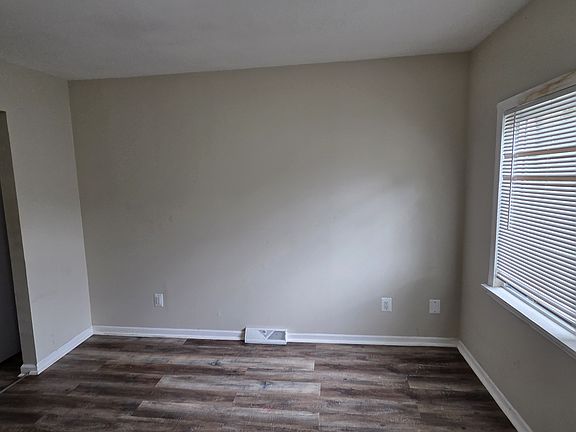 5th image of 11289 Chalmers Ave
