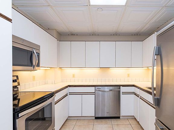 4th image of 1885 Main St APT 507