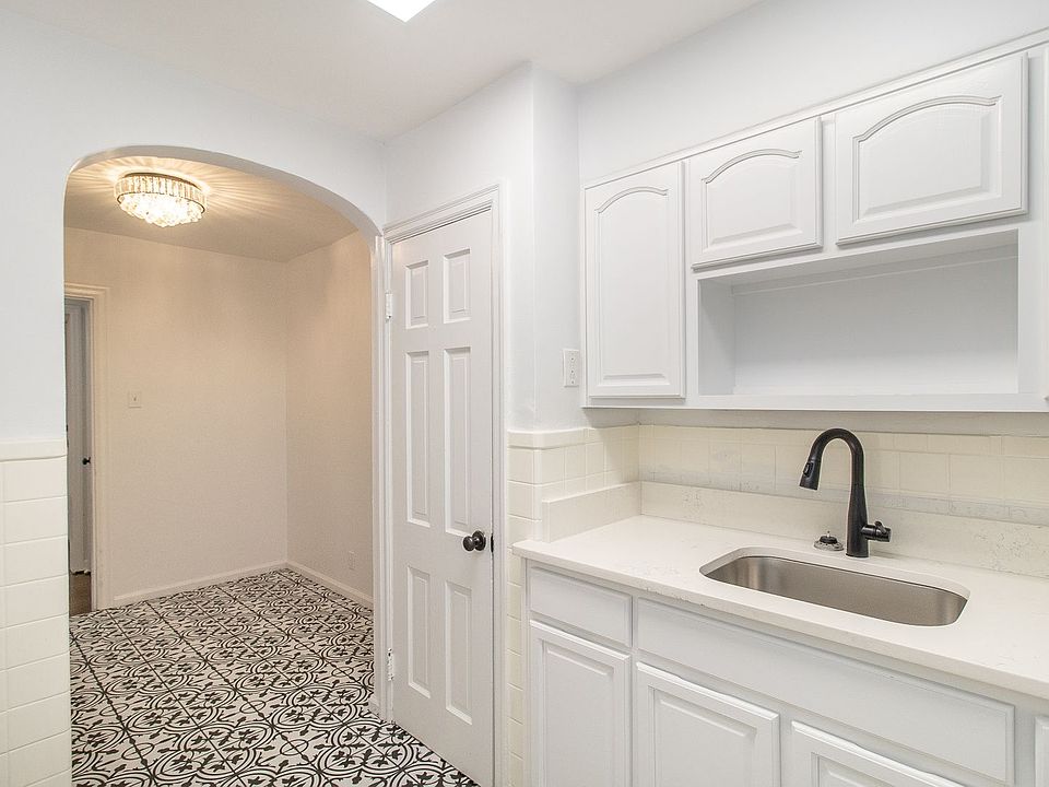 1st image of 3024 Minot Ave #1