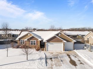 1587 Lone Oak Dr, Neenah, WI 54956