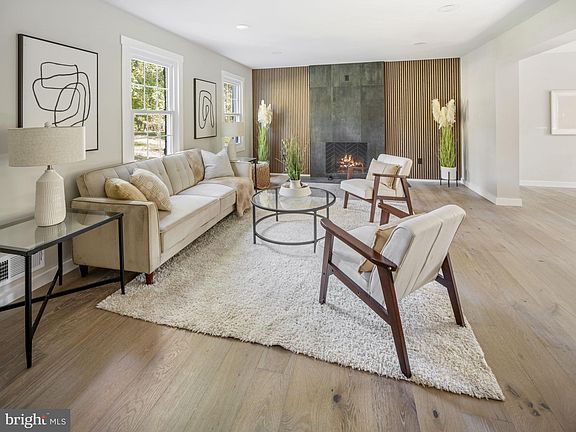3rd image of 9817 Bridleridge Ct