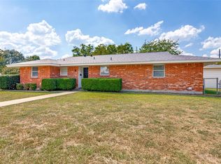 240 Smith St, Burleson, TX 76028