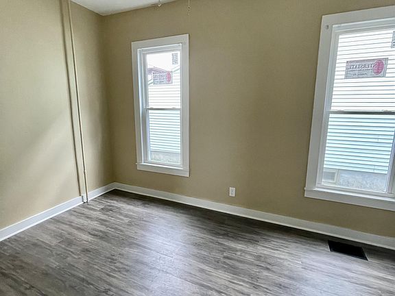 4th image of 96 E Court St #1