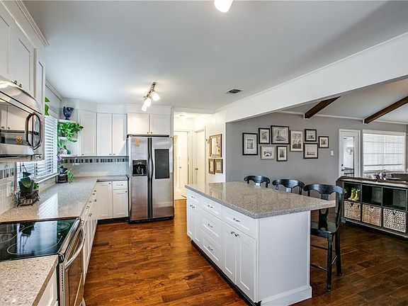 4th image of 2405 Stone Creek Dr
