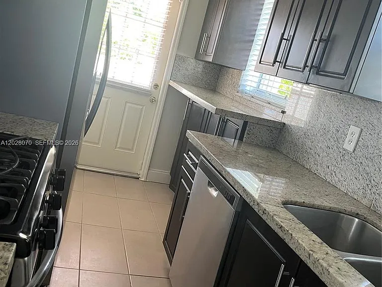 8370 SW 27th Ln — Photo 7