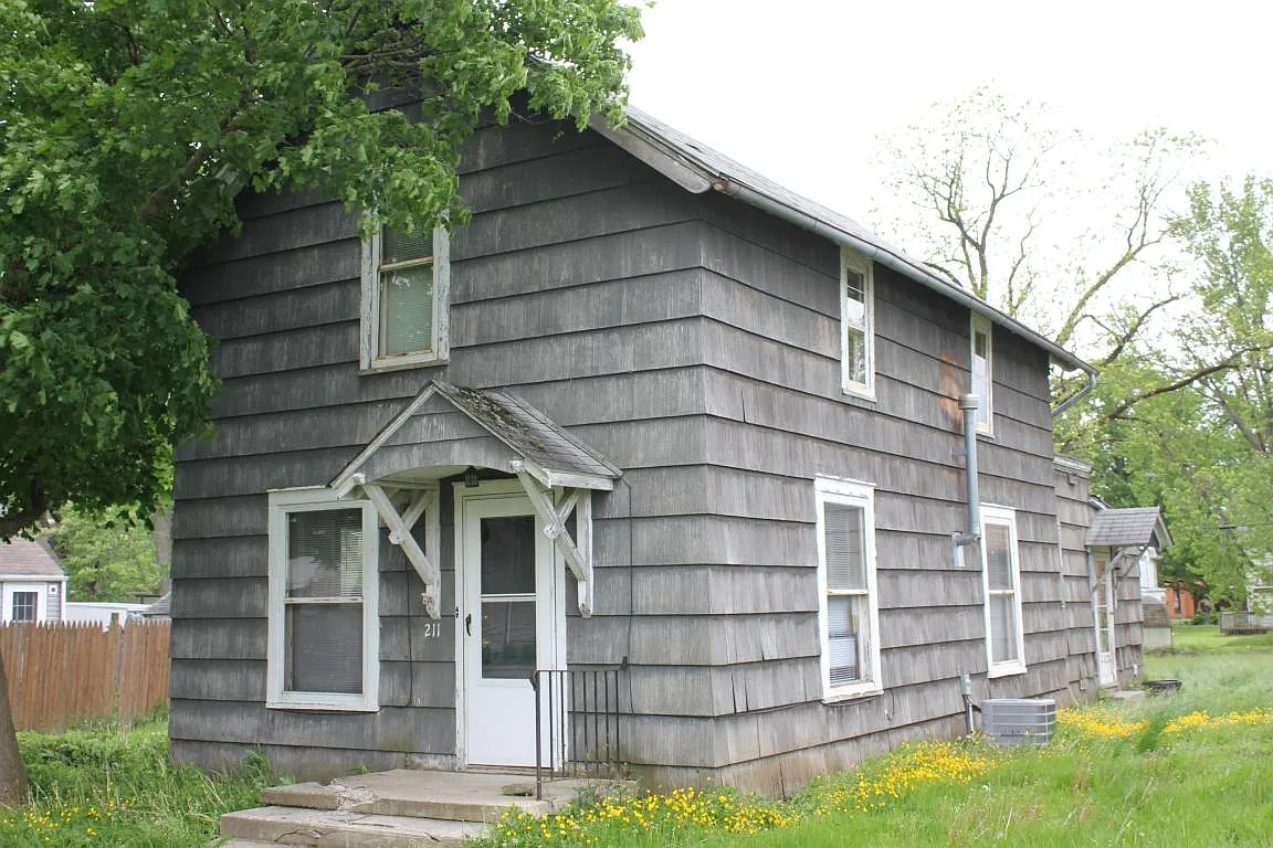 211 E Taylor St photo 1