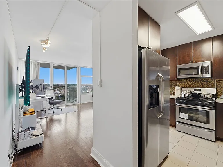 6050 Boulevard East #16E — Photo 17
