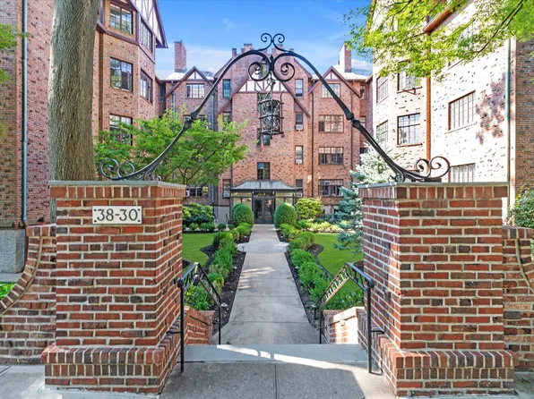 38-30 Douglaston Parkway image 9 of 15