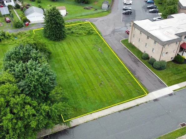 Ash St, Pottstown, PA 19464