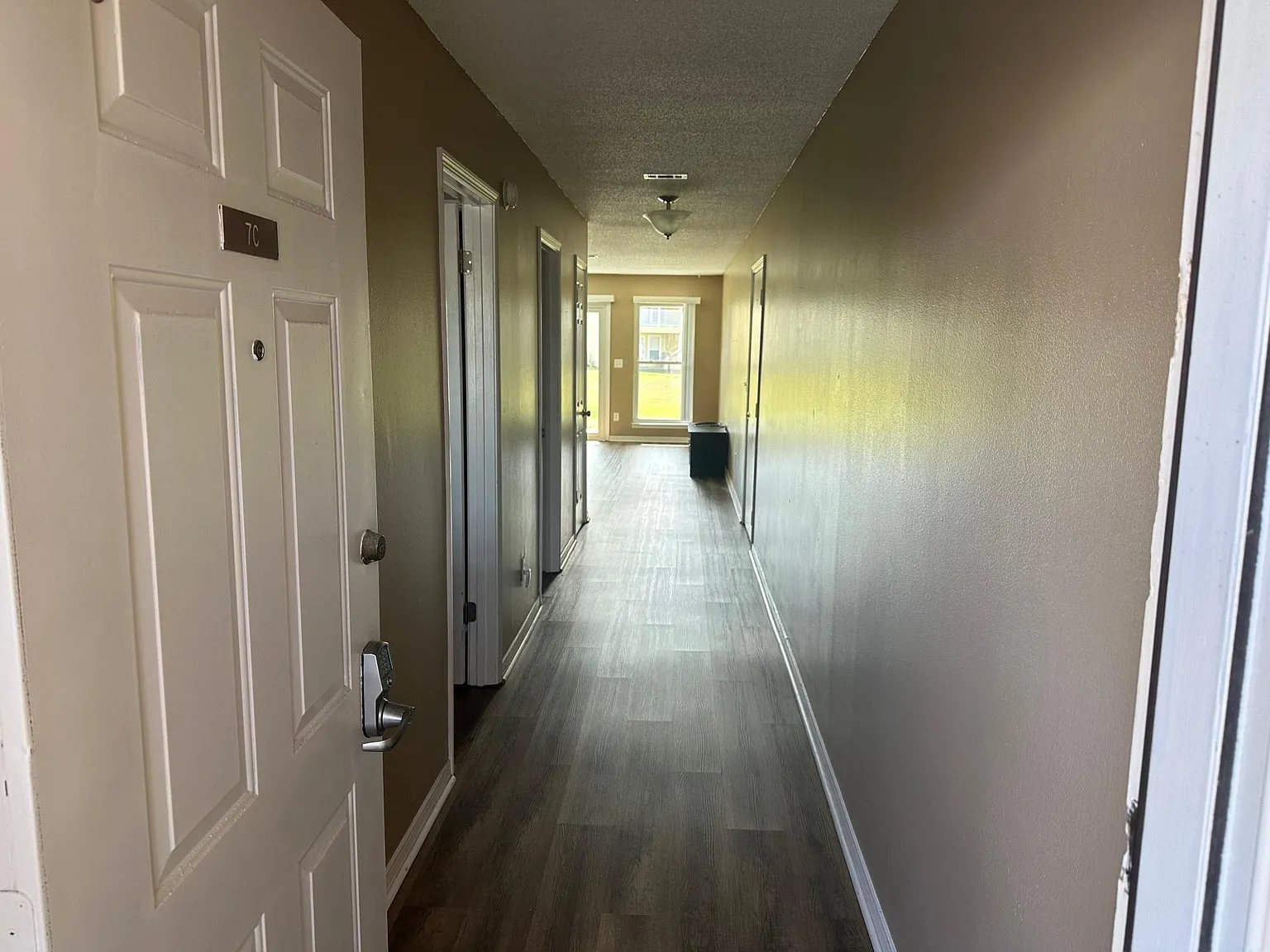 1 bed, 725 sqft, $1,900 — Photo 4