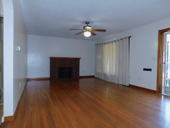 4th image of 525 N Ash Ave