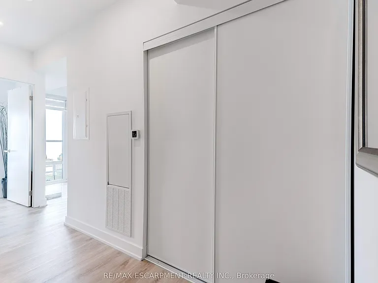 370 Martha St #1707 — Photo 4