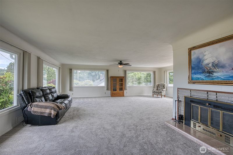 3rd image of 1007 Riverview Drive