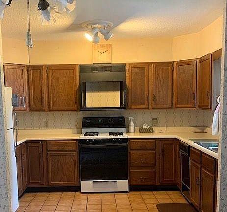 5th image of 701 W Roselawn St