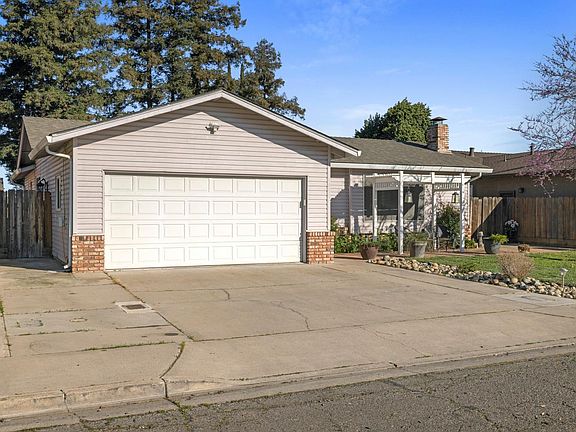 2nd image of 2241 Rochelle Ave