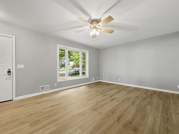 4th image of 330 Main St