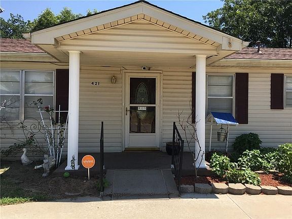 2nd image of 421 S Chapman Ave