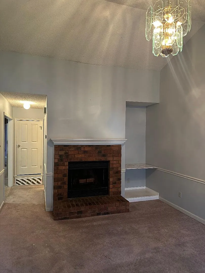 2 bed, 1054 sqft, $1,275 — Photo 2