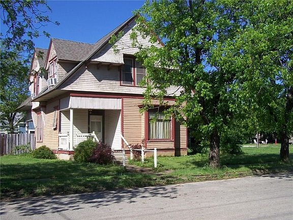 2nd image of 401 W Adams St