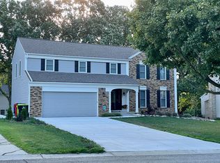 5655 Greenbriar Dr, West Bloomfield, MI 48322