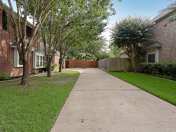 3rd image of 1204 Merriewood Dr