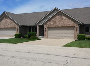 1371 Milan Dr N, Sycamore, IL 60178