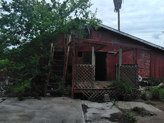 2nd image of 309 E Crockett St #B