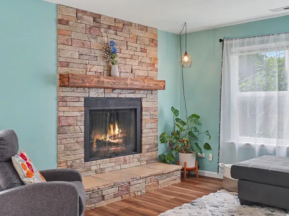 118 Glenview Dr, Lawrence, KS 66049