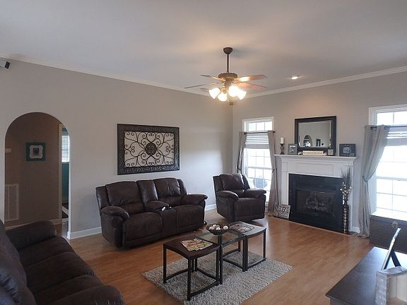4th image of 64 Dixieland Dr