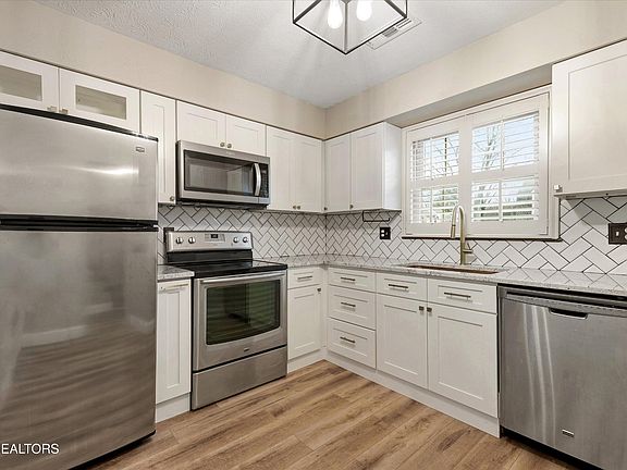 5th image of 4402 Washington Ct