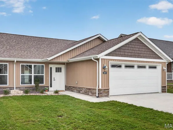 40 Auburn Ct #B, Highland, IL 62249