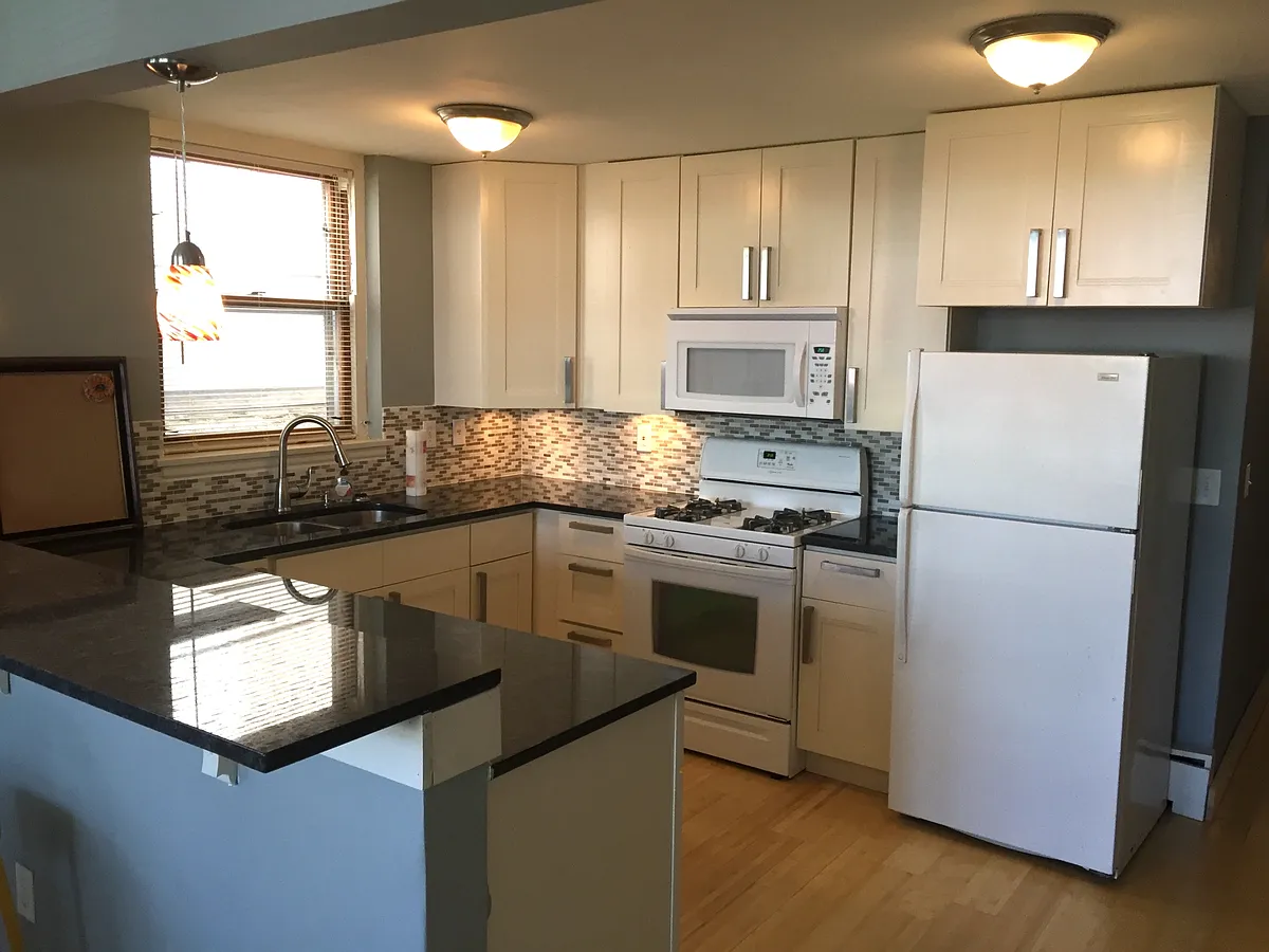 Building Photo - 3312 Pleasant Ave #2