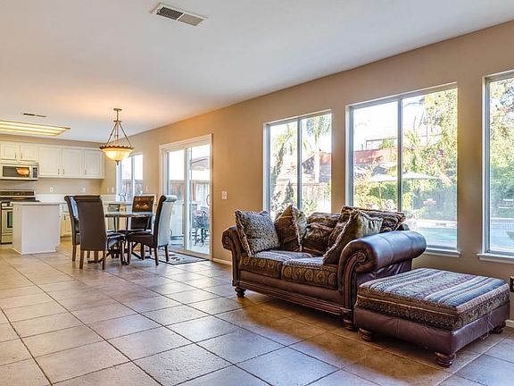 4th image of 832 Carolina Cir